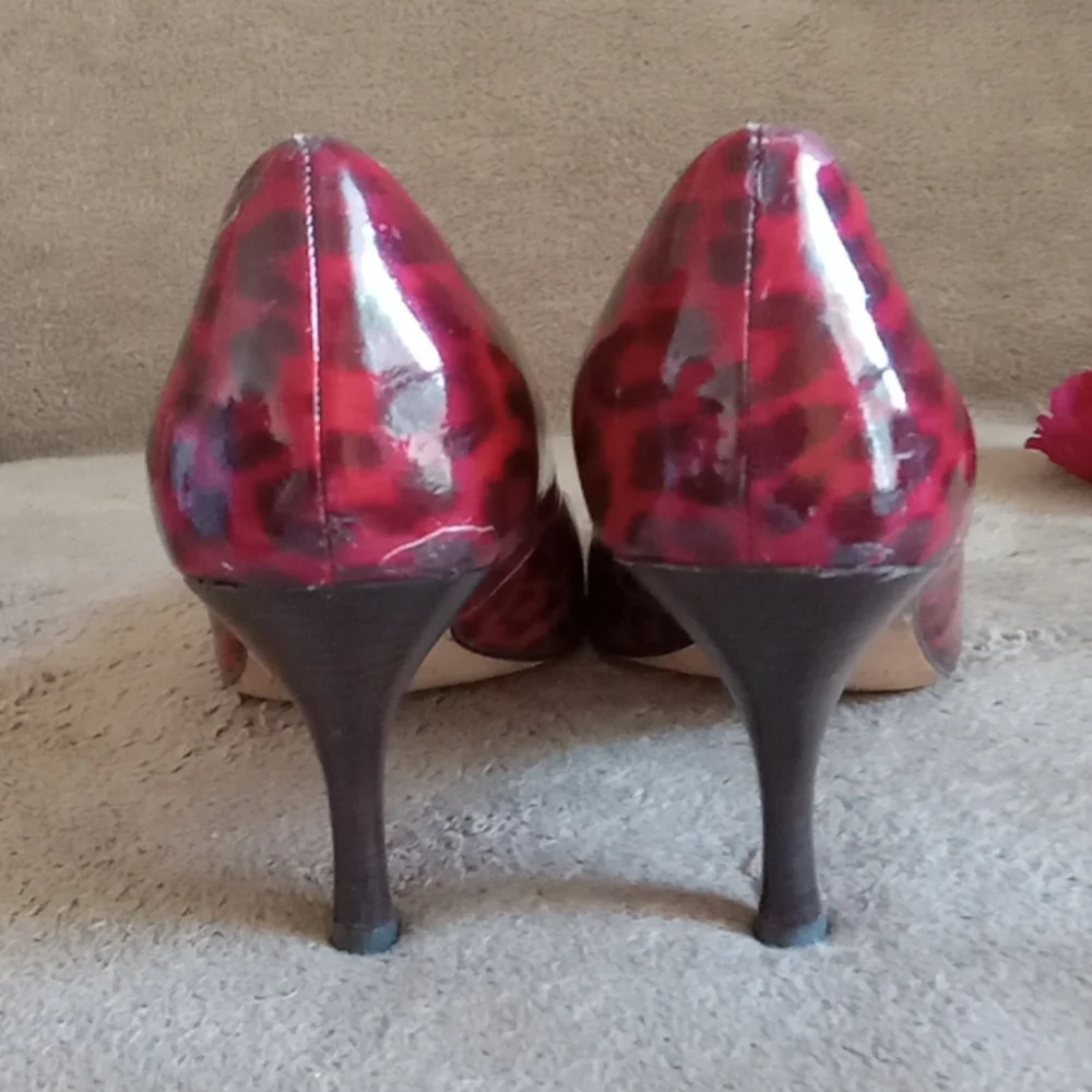 TAHARI | Red Black Patent Heel - Picture 4 of 10